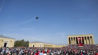 SOLOTÜRK'ten Anıtkabir üzerinde uçuş gösterisi