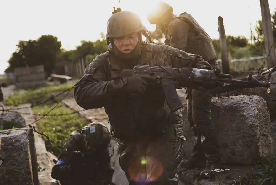 Ukraynalı kadınlar cephede görev almak için hazırlık yapıyor 53 Ukraynalı kadınlar cephede görev almak için hazırlık yapıyor 53