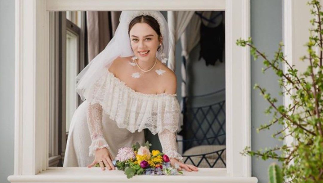 Demet Evgar anne oldu