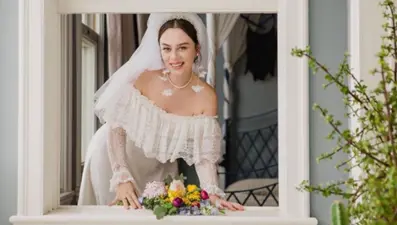 Demet Evgar anne oldu