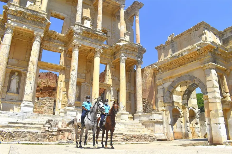 Efes Antik Kenti'nin güvenliği atlı jandarmaya emanet 1