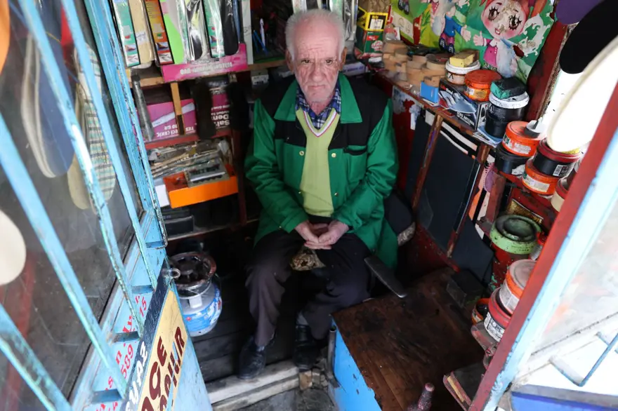 2 metrekarede 45 yıl geçirdi: 73 yaşında ama mesleğini hala sürdürüyor 2 metrekarede 45 yıl geçirdi: 73 yaşında ama mesleğini hala sürdürüyor