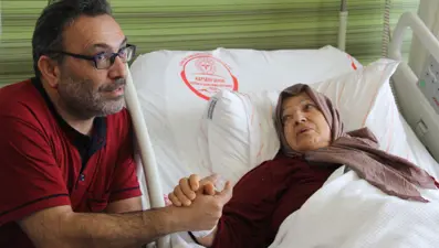 Oğlu üzülmesin diye sakladı, hastanede oğlunun adını duyunca inanamadı