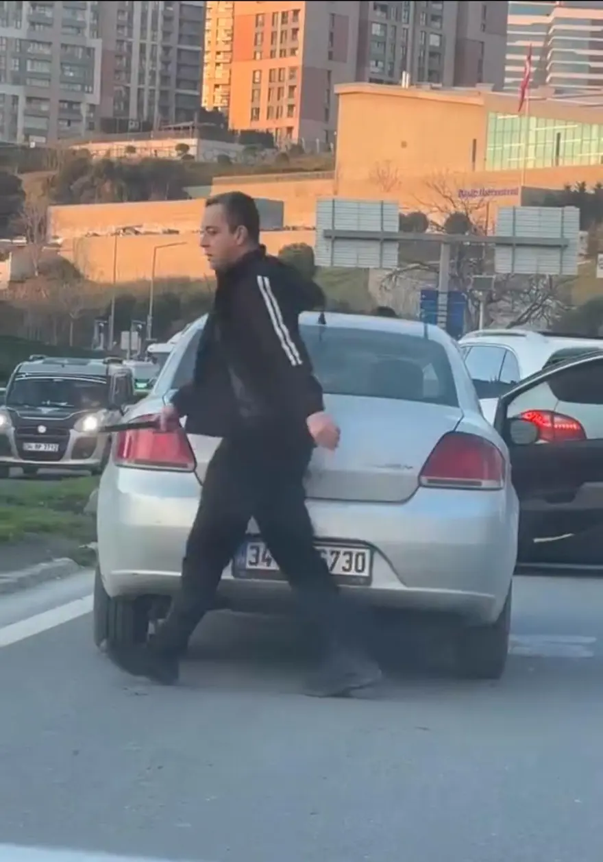 İstanbul trafiğinde coplu dayak 2