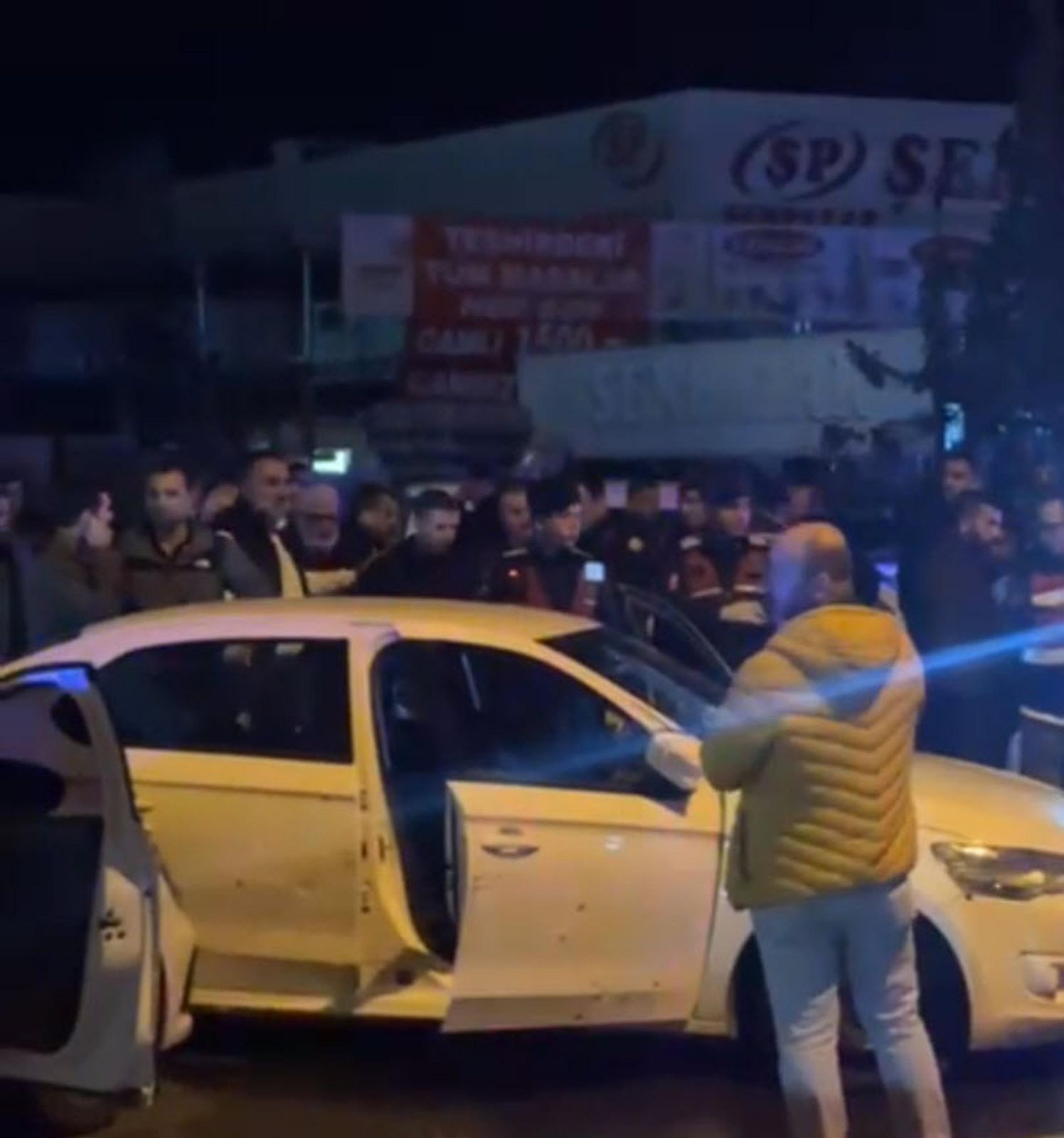 Edremit'te dehşet gecesi: İki kişiyi öldürdü, yedi kişiyi yaraladı... Saldırganın kimliği ortaya çıktı