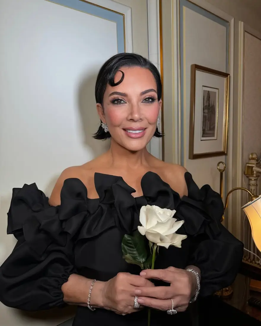 Kim Kardashian'ın ardından Kris Jenner’dan radikal karar: Sarışın oldu 1 Kim Kardashian'ın ardından Kris Jenner’dan radikal karar: Sarışın oldu 1