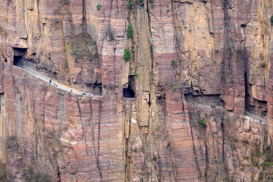 Dünyanın en tehlikeli yolu olarak biliniyor: Yapımı sırasında 1 işçi öldü 1 Dünyanın en tehlikeli yolu olarak biliniyor: Yapımı sırasında 1 işçi öldü 1