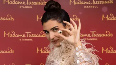 Tuba Büyüküstün'e balmumu heykeli