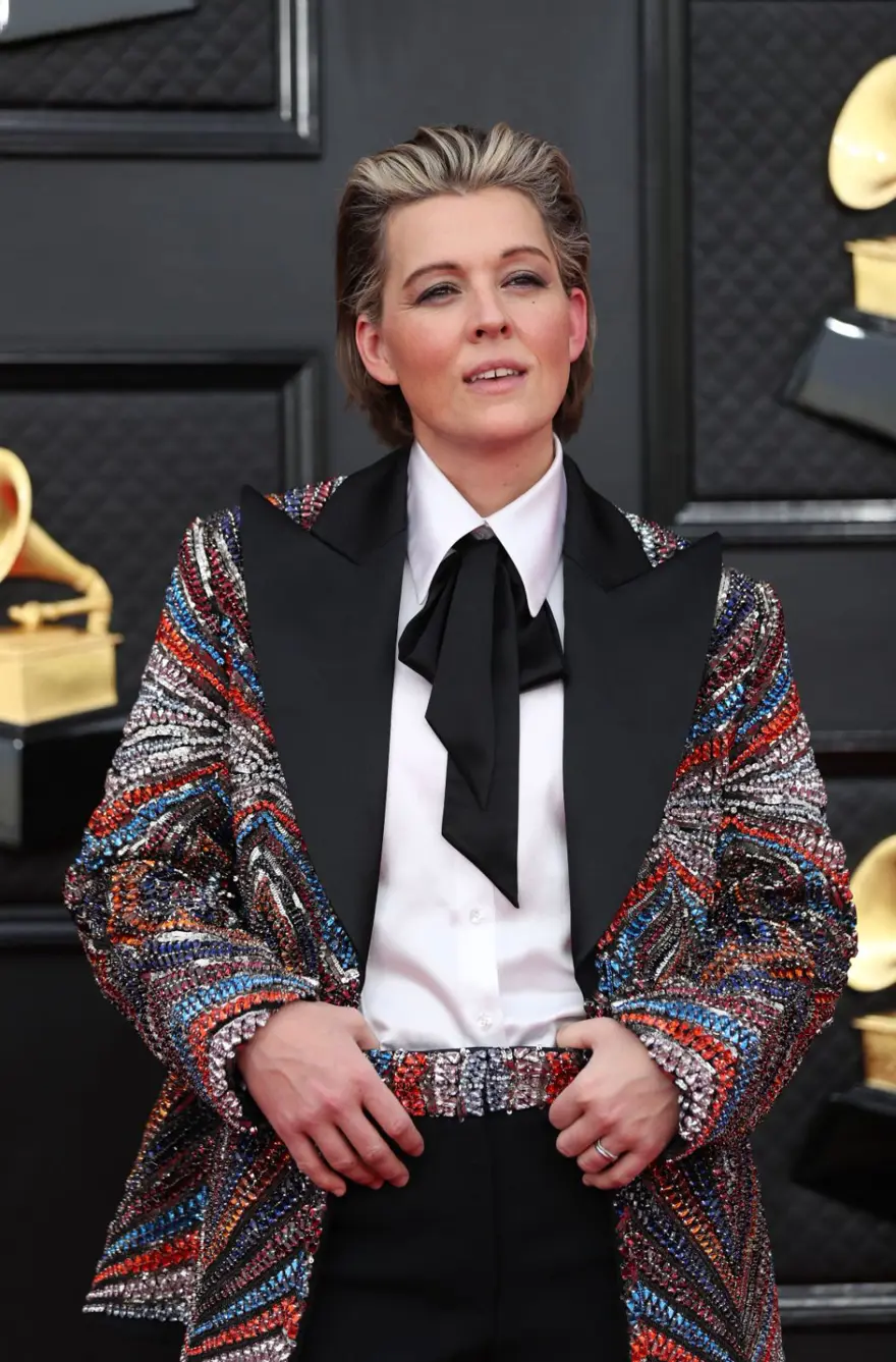 2022 Grammy Ödülleri'nde kırmızı halı şıklığı 28