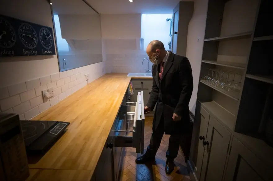 Londra'nın en dar evi 9 milyon 250 bin liraya satışa çıktı 3