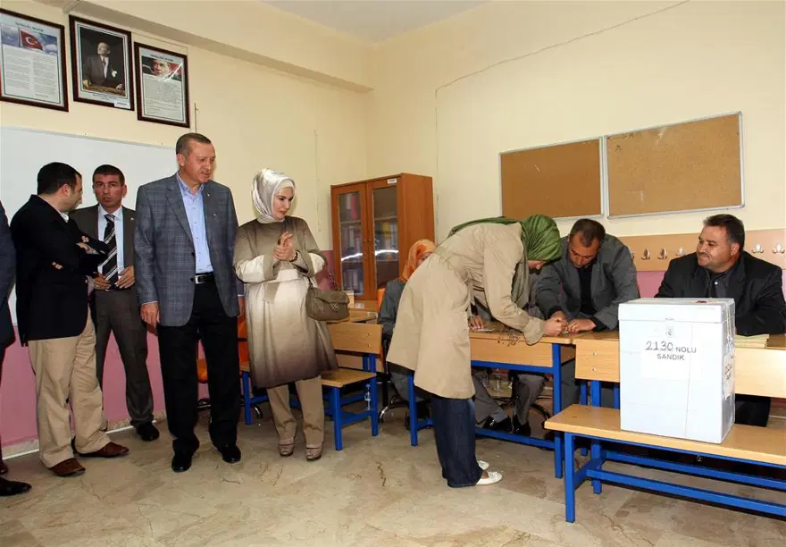 Türkiye sandık başındaydı 62