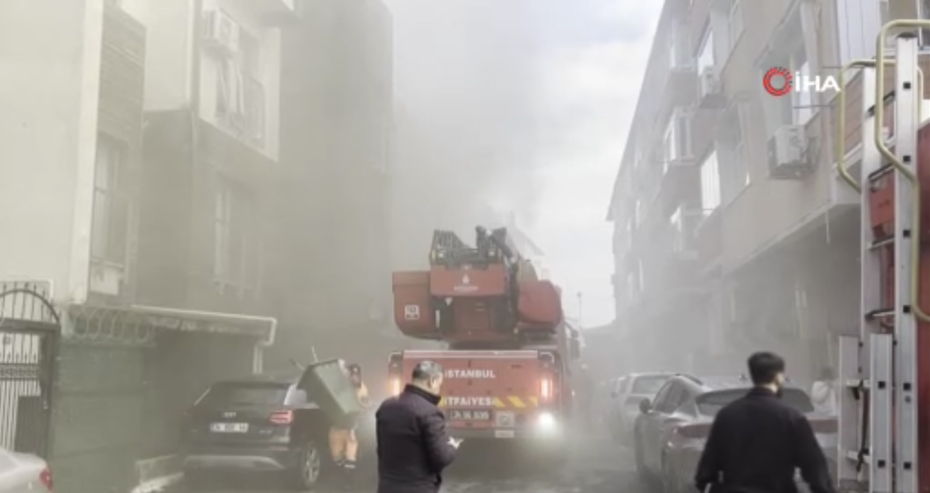 Fatih Karagümrük'te bina yangını