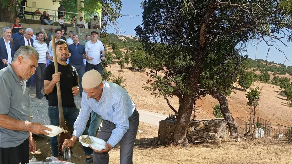 300 yıldır hiç aksatılmıyor. Yapılmadığı yıl köyün başına felaket yağdı