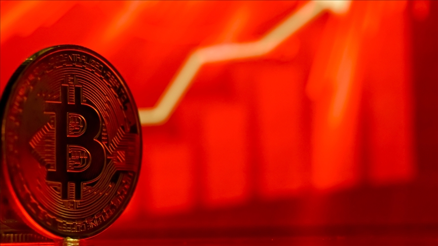 Bitcoin eriyor, daha da düştü