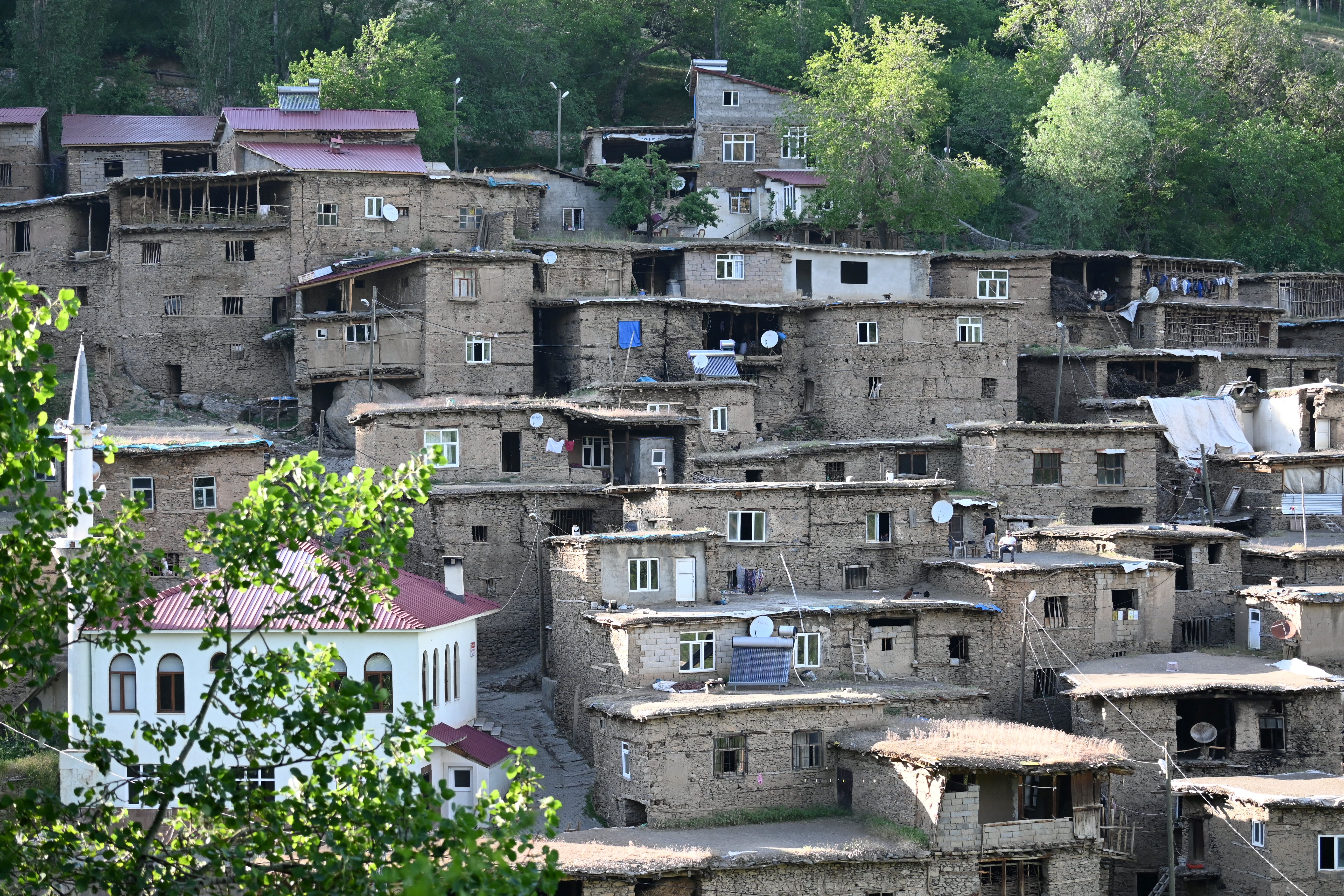 300 yıllık taş ve ahşap evler zamana direniyor