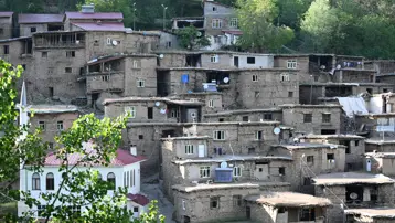 300 yıllık taş ve ahşap evler zamana direniyor