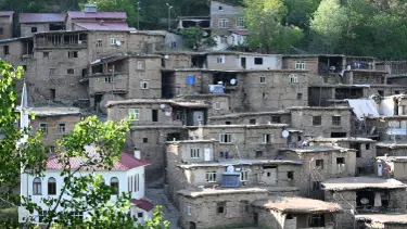 300 yıllık taş ve ahşap evler zamana direniyor