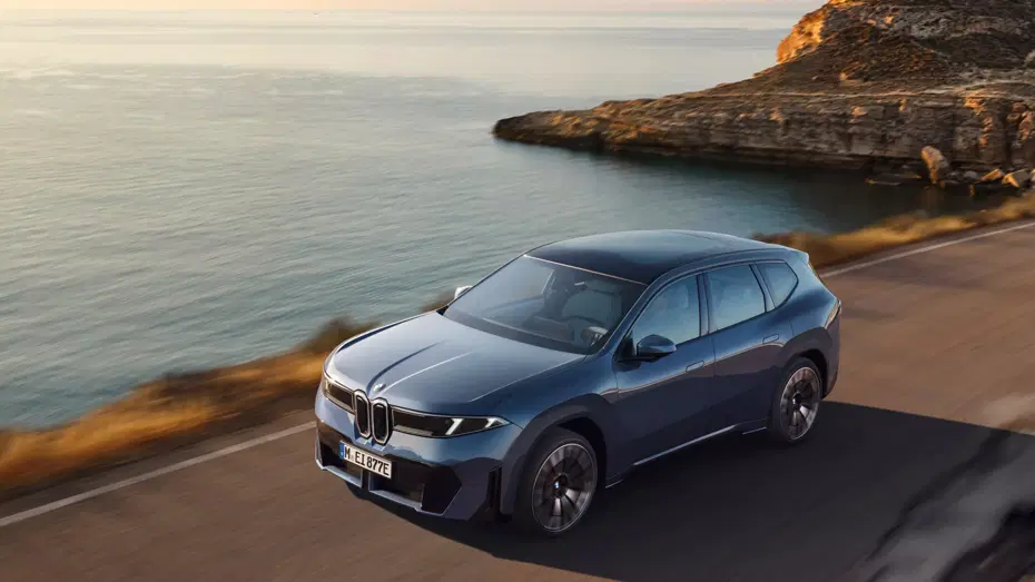 BMW, genç alıcılara hitap etmek için geleneksel kontrollerden uzaklaşıyor
