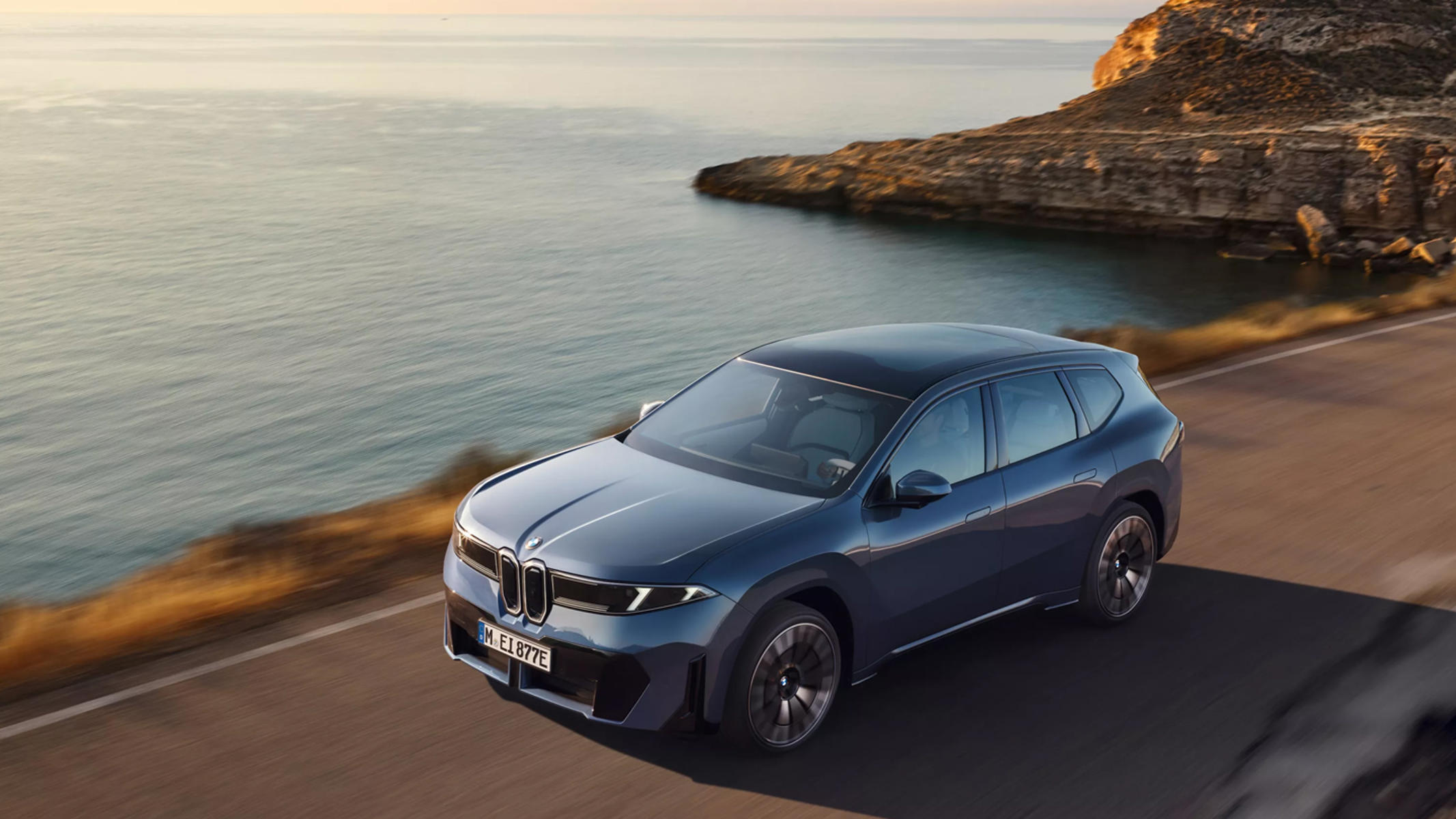 BMW, genç alıcılara hitap etmek için geleneksel kontrollerden uzaklaşıyor