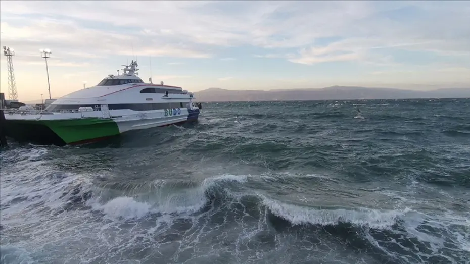 Marmara'da fırtına. İstanbul seferleri iptal edildi