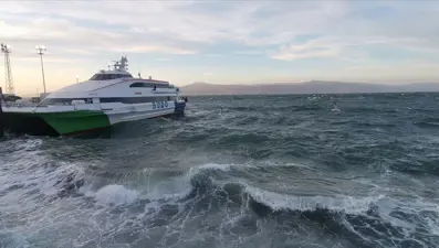 Deniz ulaşımına lodos engeli. İDO ve BUDO'dan sefer iptalleri