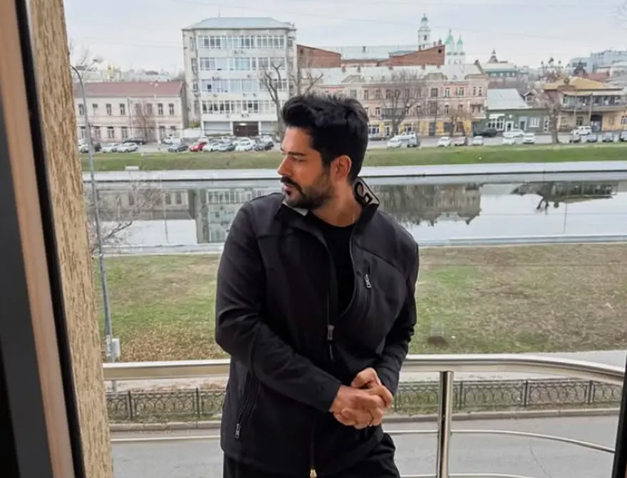 Burak Özçivit saçlarının sırrını açıkladı: 20 senedir kendim kesiyorum 1