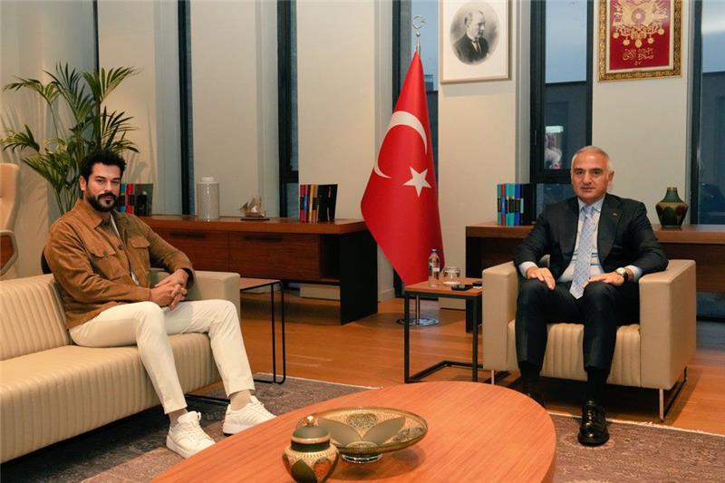Burak Özçivit’ten Bakan Ersoy'a ziyaret