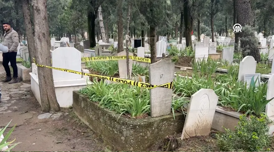 Mezarlık görevlisi fark etti. Bursa'da bir bebek herkesten habersiz gömüldü 2 Mezarlık görevlisi fark etti. Bursa'da bir bebek herkesten habersiz gömüldü 2