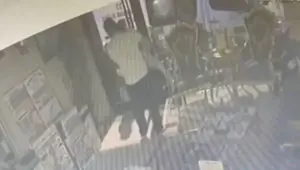 Böcek ailesinin otelde kilitli kaldığı anlar ortaya çıktı Böcek ailesinin otelde kilitli kaldığı anlar ortaya çıktı