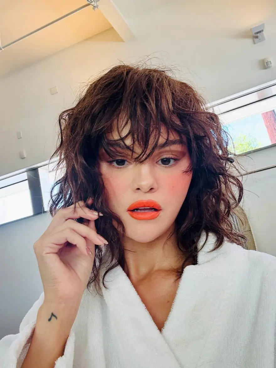 Selena Gomez'den yeni tarz 1