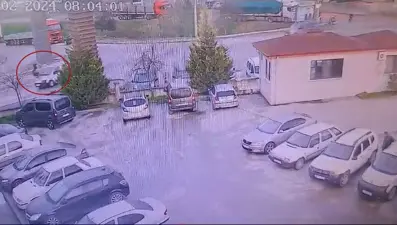 Kartepe'de gece bekçisine hafif ticari araç çarptı