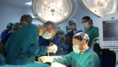 Dudak içinden izsiz endoskopik tiroidektomi yapıldı