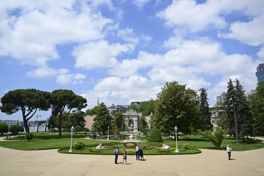 Dolmabahçe Sarayı'nın kullanıma açılışının 167'nci yılı 8