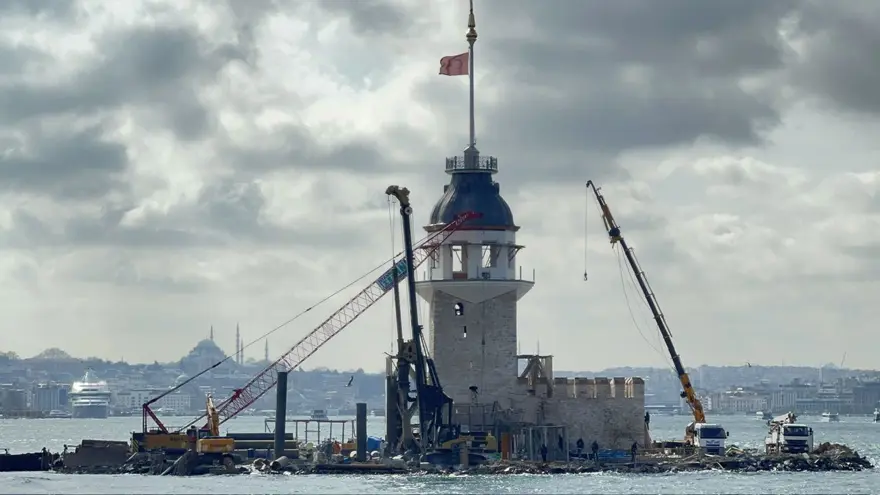 Kız Kulesi'nin çevresindeki iskeleler kaldırıldı 