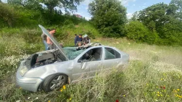 Kontrolden çıkan araç tarlaya uçtu