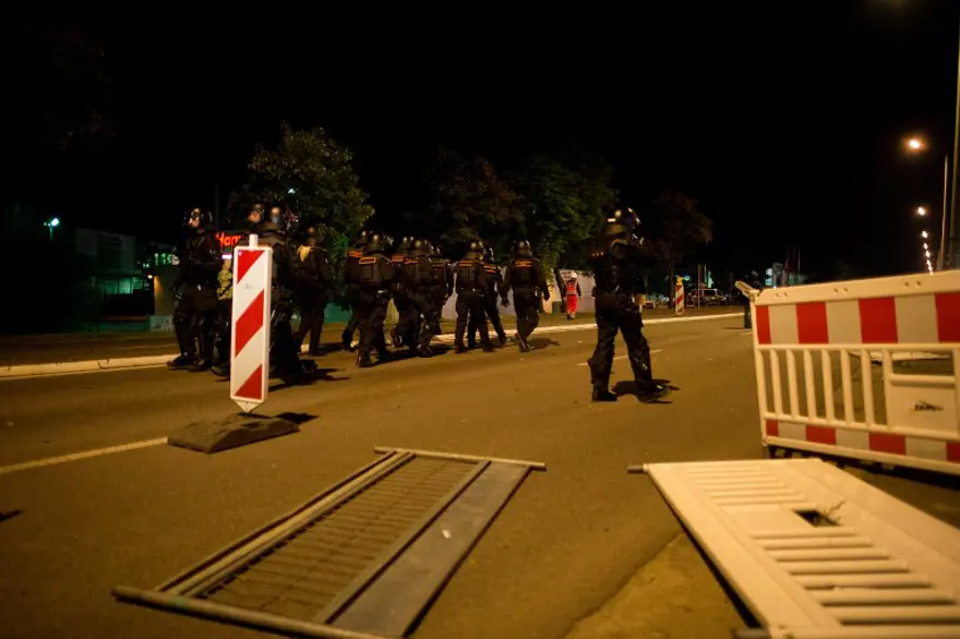 Almanya'da aşırı sağcılar yine mültecileri hedef aldı 6