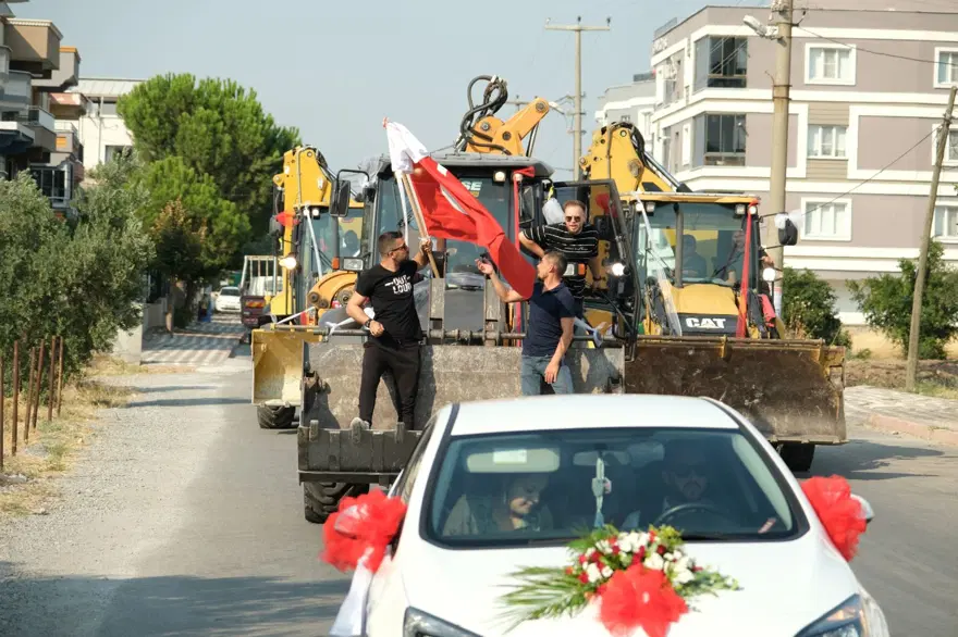 Düğün konvoyunu gören dönüp bir daha baktı 1