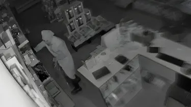 Diyarbakır'da kadın kıyafetiyle hırsızlık yapan erkek şüpheli yakalandı