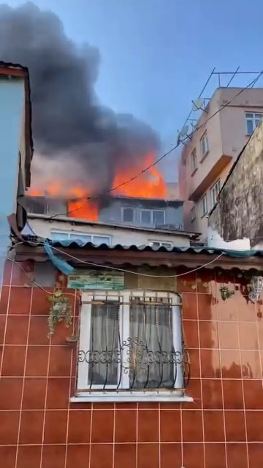 Beyoğlu'nda gecekondu yangını 2 Beyoğlu'nda gecekondu yangını 2