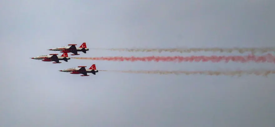 TürkYıldızları’ndan Antalya’da Ata’ya saygı uçuşu 3