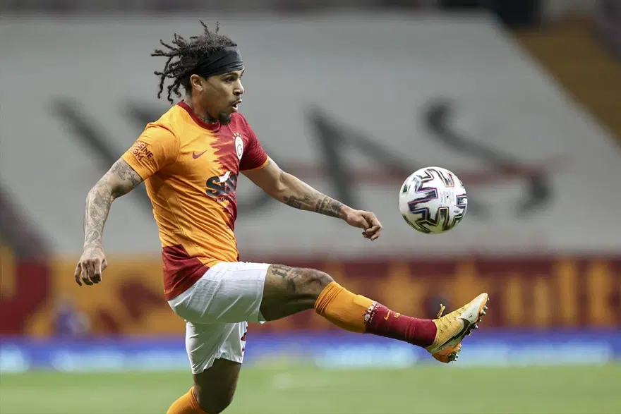 Galatasaray ve Fenerbahçe kazandı, zirve yarışı kızıştı 15