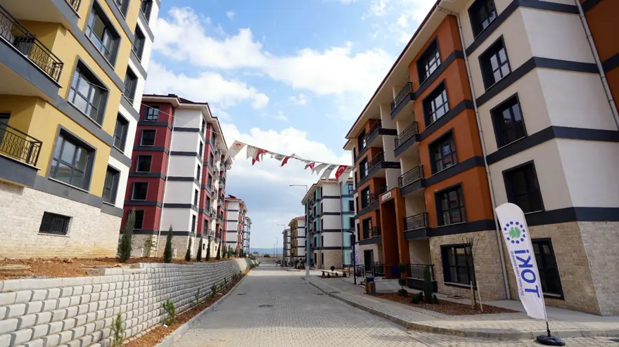 Kahramanmaraş'ta 15 bin 980, Malatya'da 7 bin 881 konut teslim edildi Kahramanmaraş'ta 15 bin 980, Malatya'da 7 bin 881 konut teslim edildi