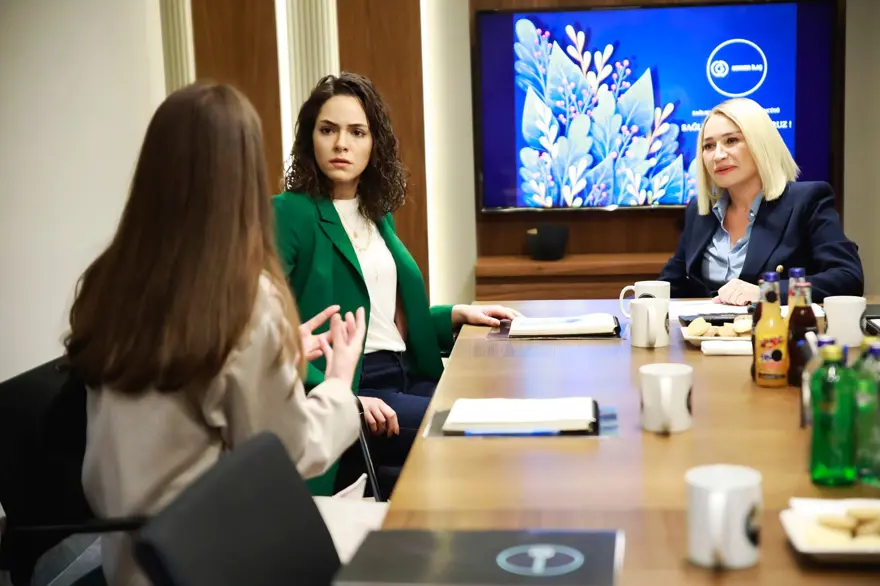 Akrep 20. bölüm fotoğrafları: Perihan'ın zorlu mücadelesi 4