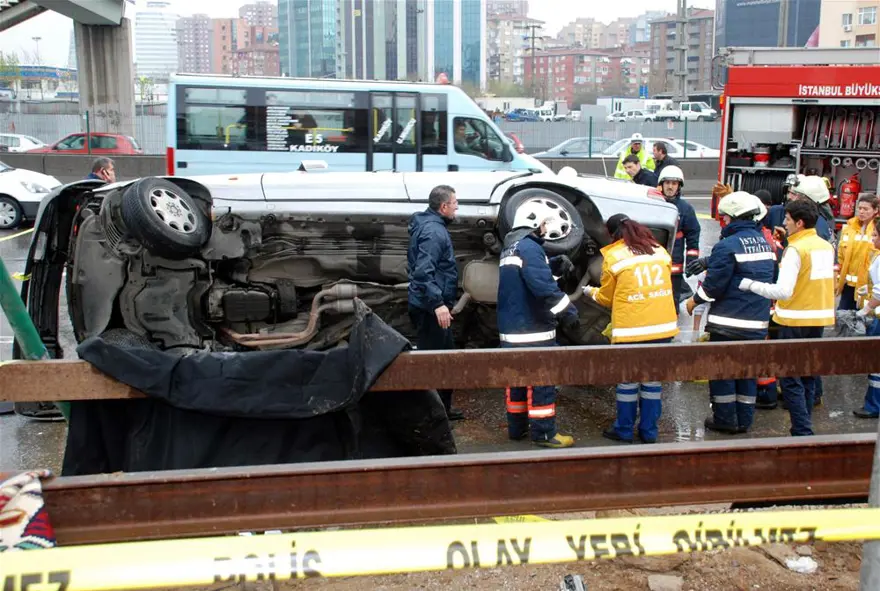 Otobüs beklerken... 4 Otobüs beklerken... 4