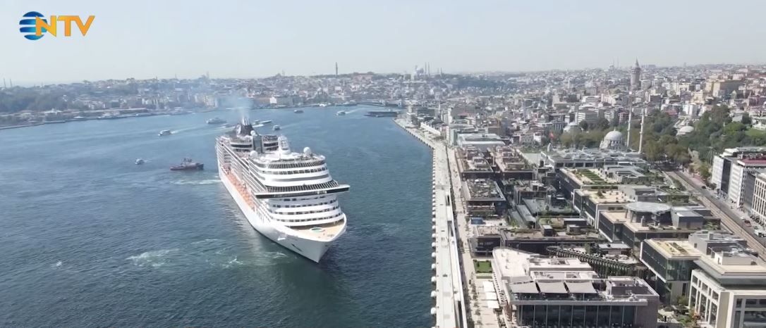 İlk seferinde İstanbul'a geldi, Galataport'a demir attı