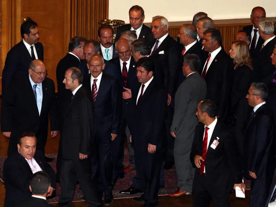 Siyasetçiler resepsiyonda buluştu 4