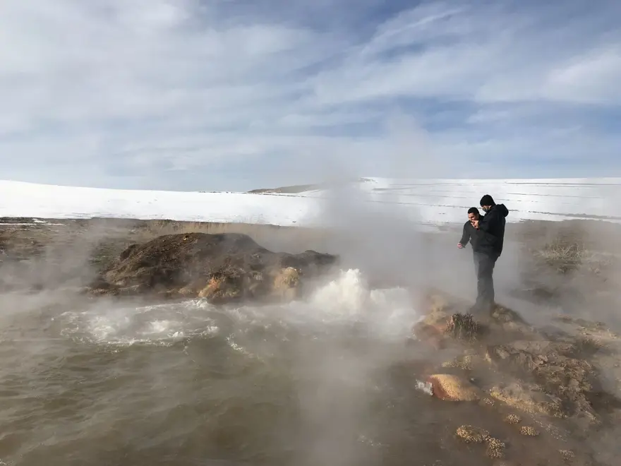Karlı dağ başında 'termal jakuzi' 9
