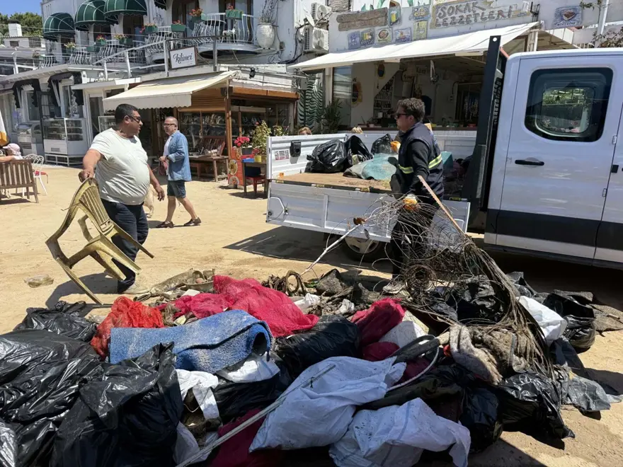 Tarihi antik kentin sularından 2 ton çöp çıktı 3