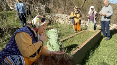 200 yıllık gelenek: Türbenin toprağını yiyerek dua ediyorlar