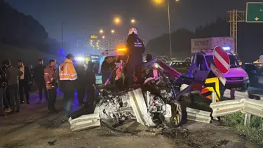 Gaziosmanpaşa'da otomobil bariyerlere çarptı: Sürücü ağır yaralandı